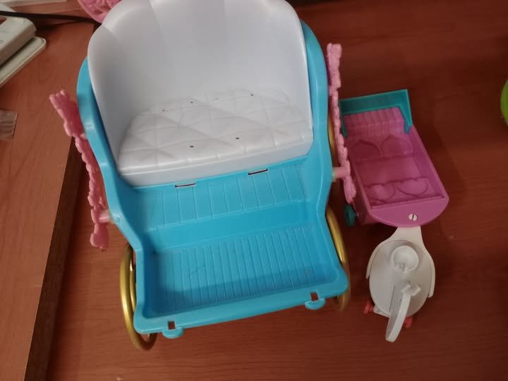 Χαρίστηκαν από την Κουζίνα Αλληλεγγύης Βόλου 