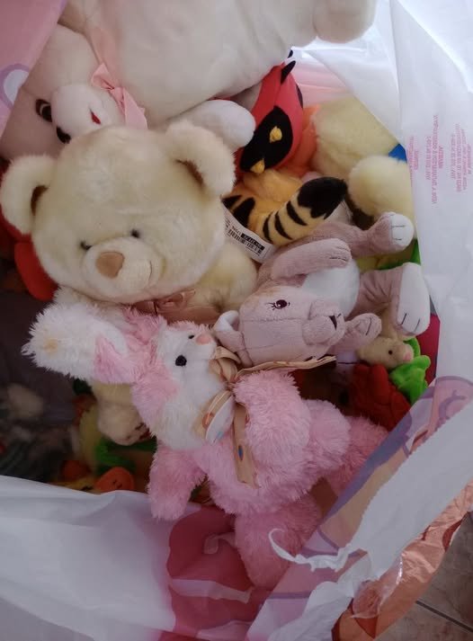 Χαρίστηκαν από την Κουζίνα Αλληλεγγύης Βόλου 