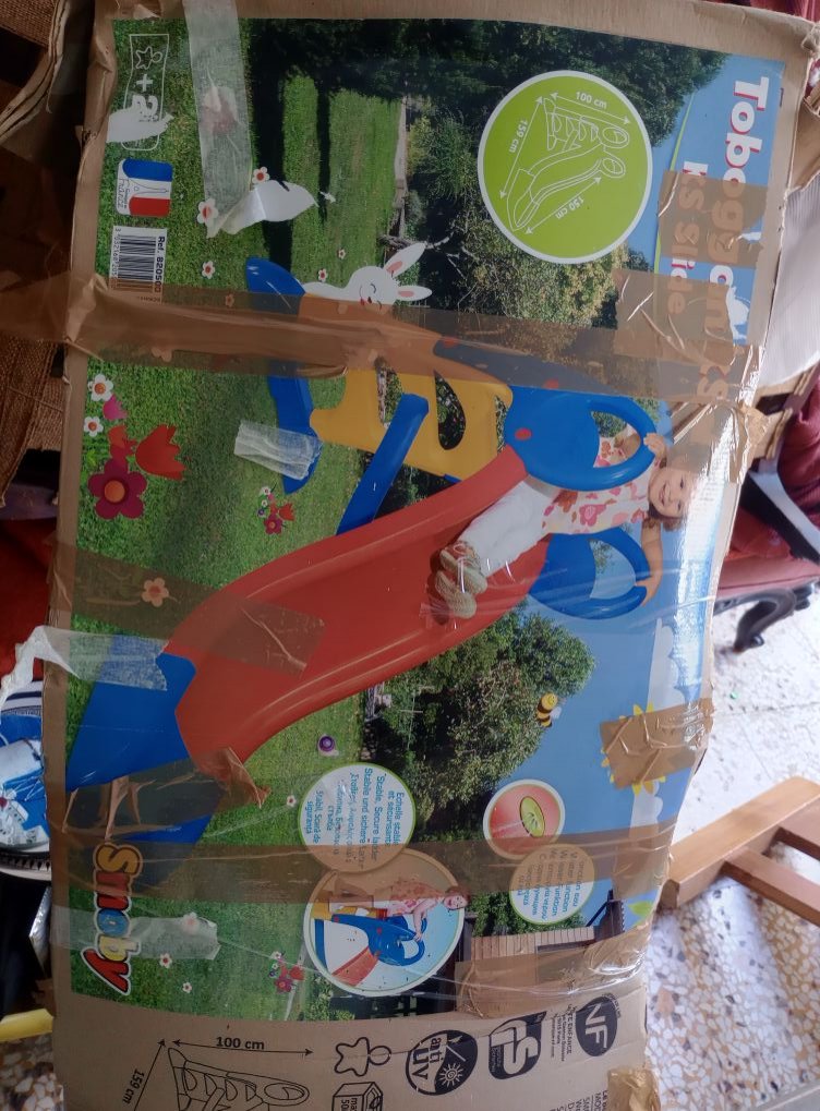 Χαρίστηκαν από την Κουζίνα Αλληλεγγύης Βόλου 