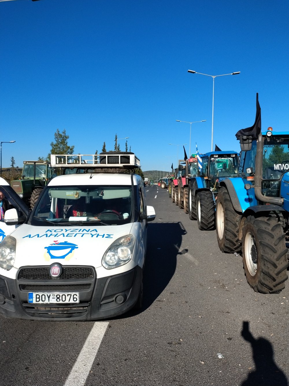 Η Κουζίνα Αλληλεγγύης Βόλου στους αγρότες στις Μικροθήβες