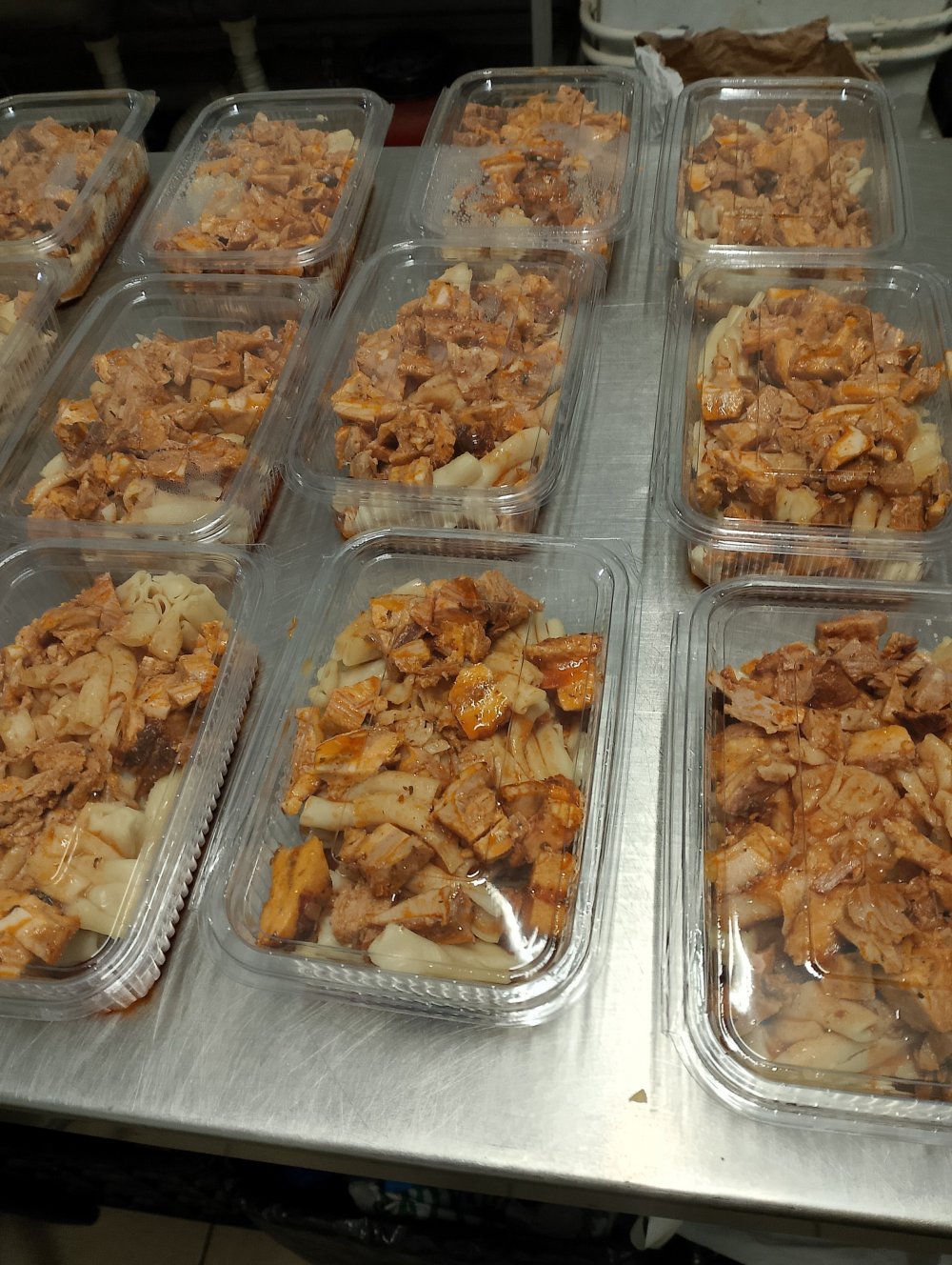 Το γεύμα της Κουζίνας Αλληλεγγύης Βόλου προσφέρθηκε από συμπολίτη μας εις μνήμη συγγενών του