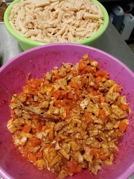 Το γεύμα της Κουζίνας Αλληλεγγύης Βόλου προσφέρθηκε από συμπολίτη μας εις μνήμη συγγενών του